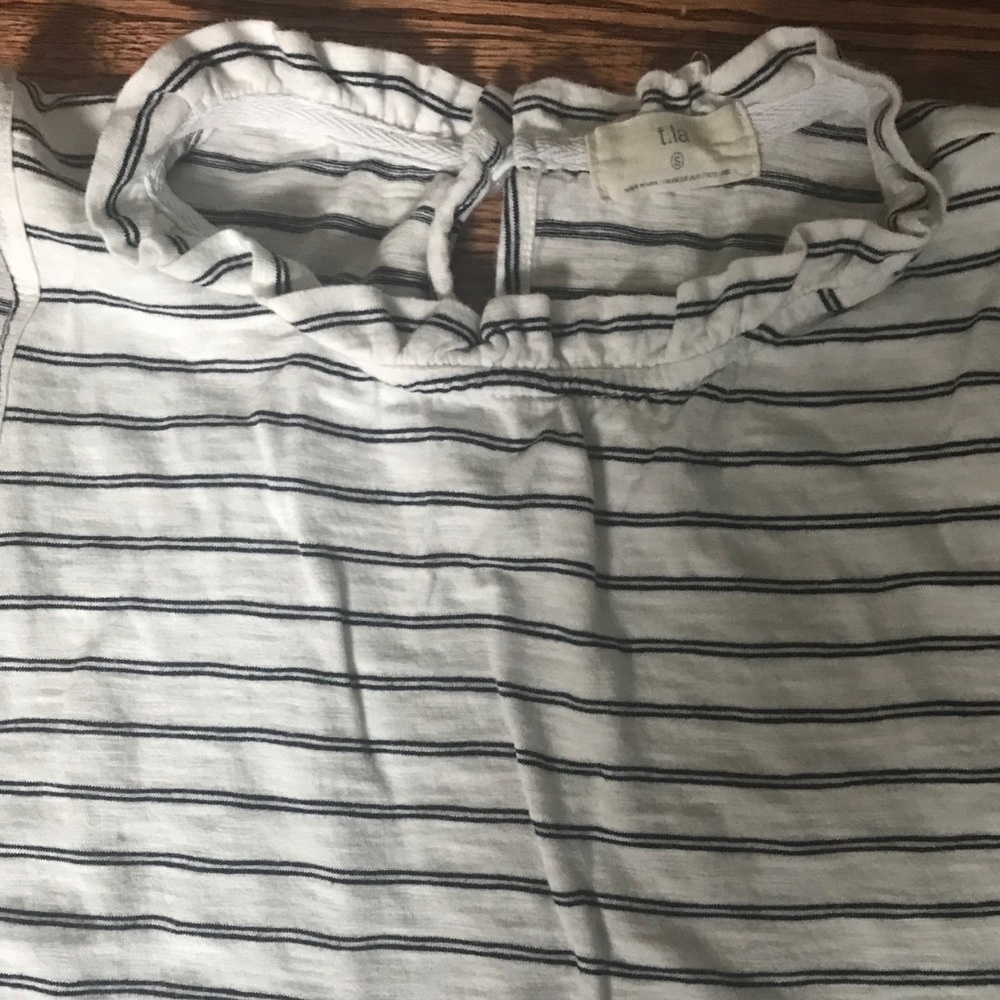 Anthropologie T.La sleeveless shirt - Picture 3 of 4